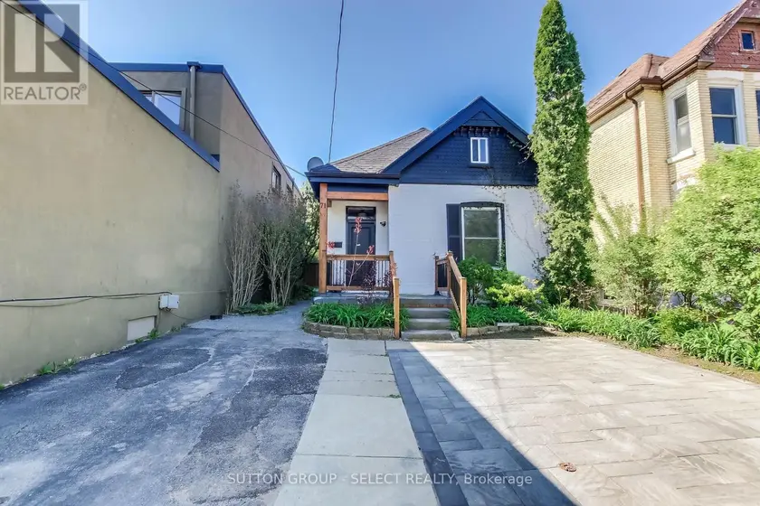 Detached at 71 BRISCOE STREET E, London South