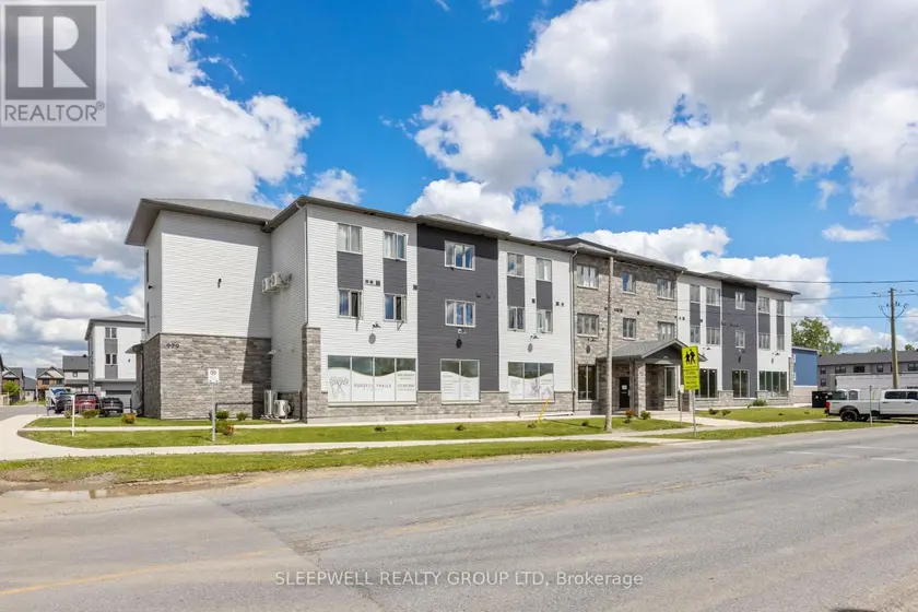 Multiplex at 302 - 979 NORTH RUSSELL ROAD, Russell