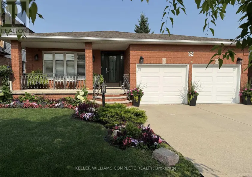 Detached at 32 HIGHBURY DRIVE, Hamilton