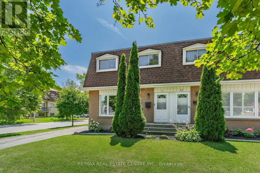 Semi-Detached/Link at 21 COACHWOOD ROAD, Brantford