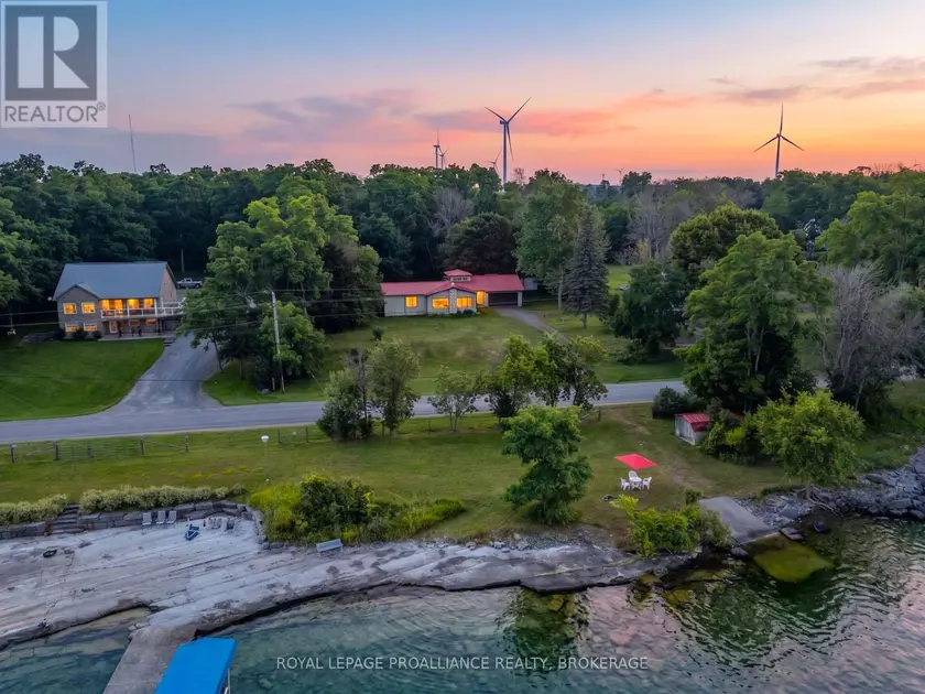 Detached at 1039 HIGHWAY 96, Frontenac Islands