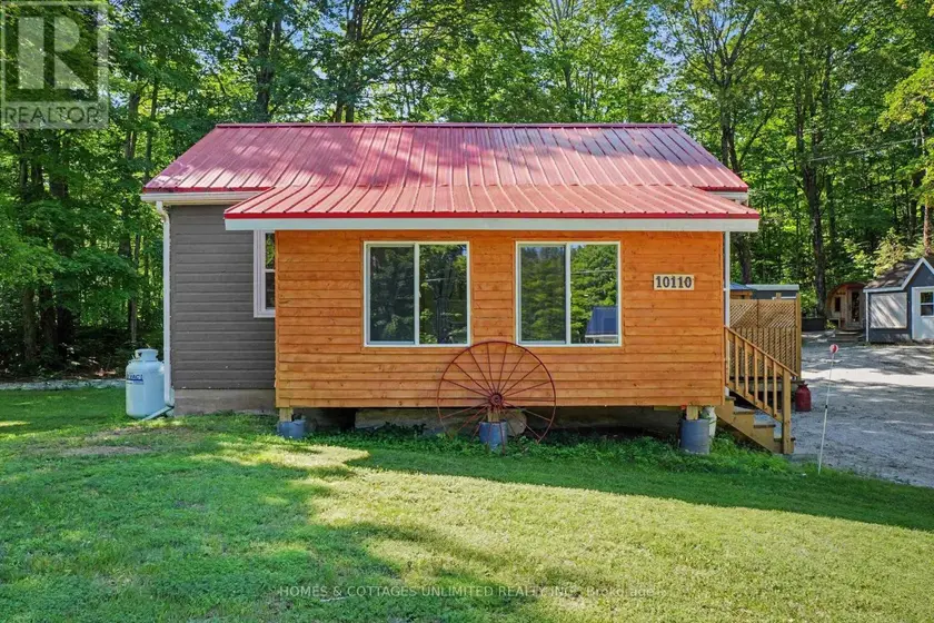 Detached at 10110 509 ROAD N, Frontenac