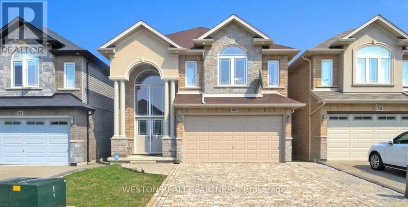 Detached at 40 PINEMEADOW DRIVE, Hamilton