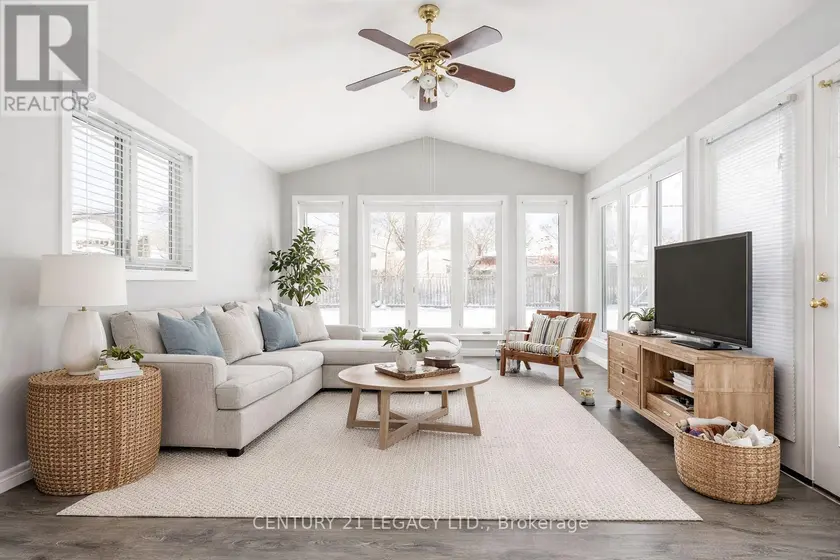 Detached at 62 WOODELM DRIVE, St. Catharines