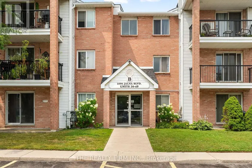 Apartment at 40 - 1096 JALNA BOULEVARD, London South