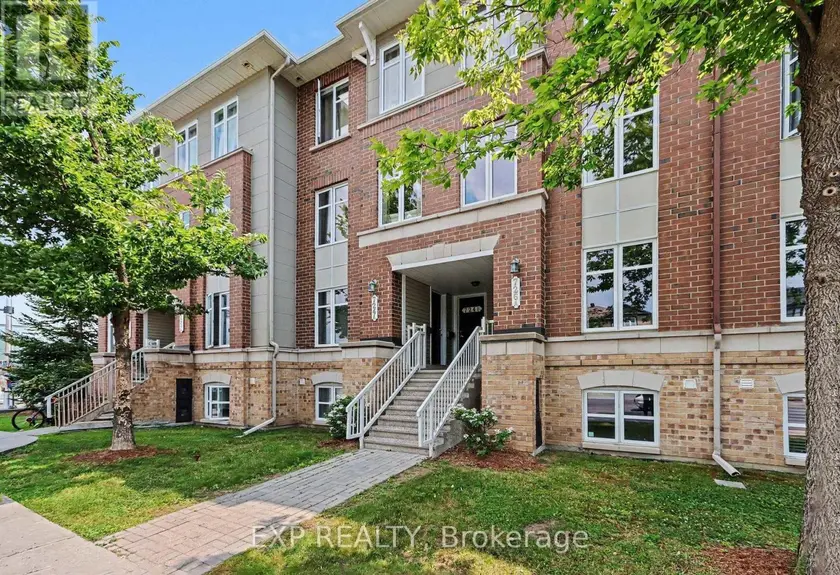Townhouse at 724A CHAPMAN MILLS DRIVE, Ottawa