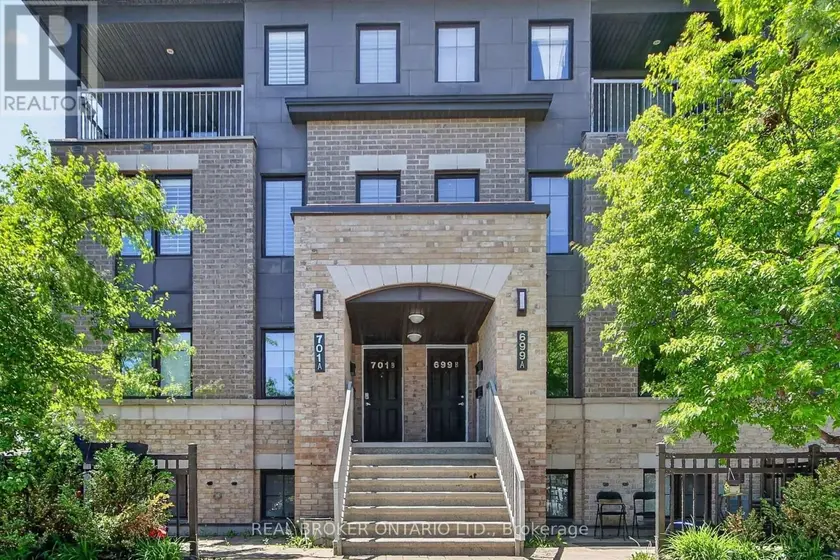 Townhouse at 33 - 701 B SUE HOLLOWAY DRIVE, Ottawa