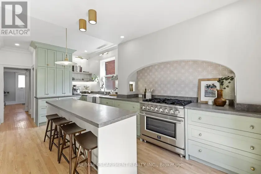 Detached at 70 GAGE AVENUE S, Hamilton