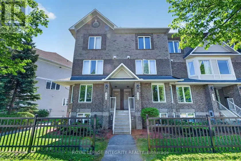 Townhouse at 256 CRESTHAVEN DRIVE, Ottawa