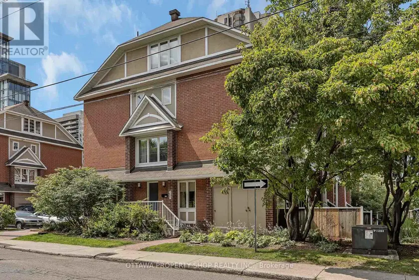 Townhouse at . - 283 NEPEAN STREET, Ottawa