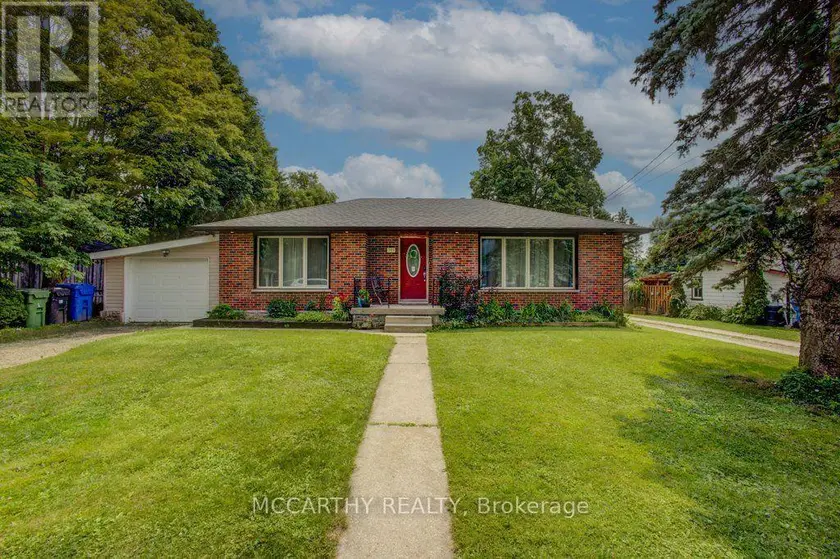 Detached at 341 VICTORIA STREET EAST STREET E, Southgate
