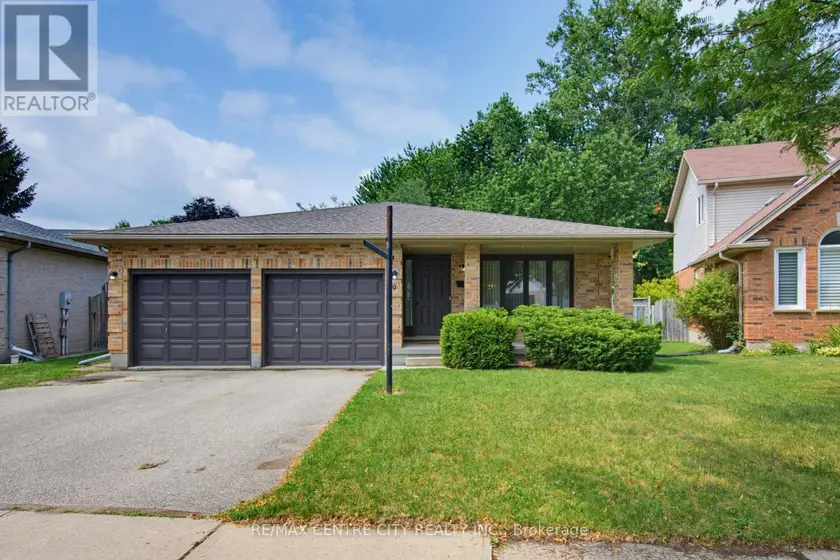 Detached at 9 YARMOUTH DRIVE, London East