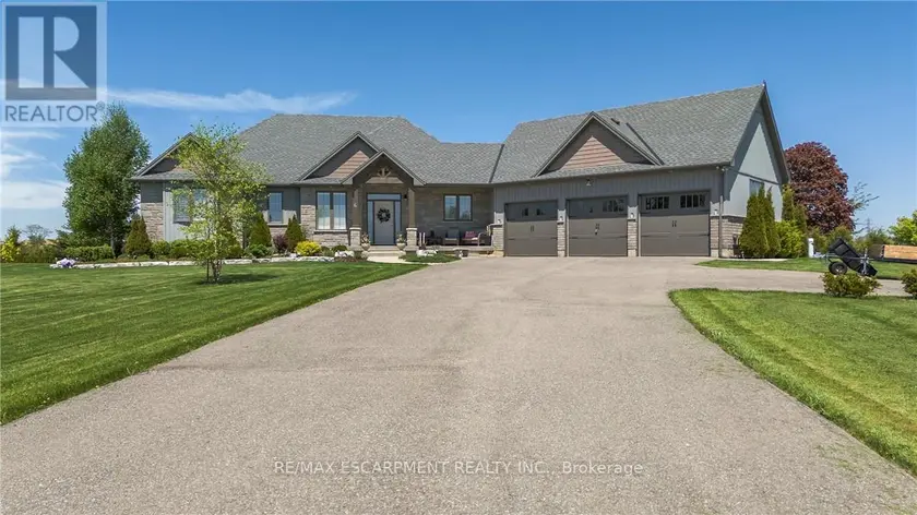 Detached at 6 MACNEIL COURT, Brantford