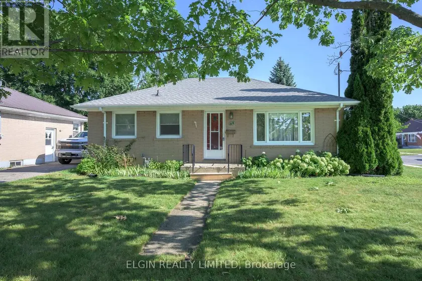 Detached at 90 DUNKIRK DRIVE, St. Thomas