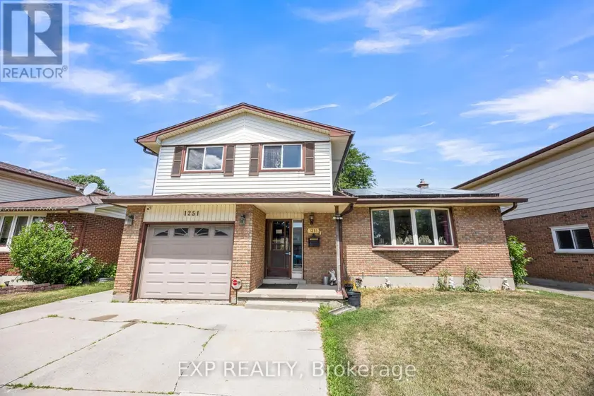 Detached at 1251 JALNA BOULEVARD, London South