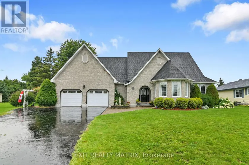 Detached at 5544 BRIDLEWOOD COURT, South Dundas