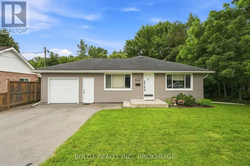 Detached at 8166 THOROLD STONE (MAIN) ROAD, Niagara Falls