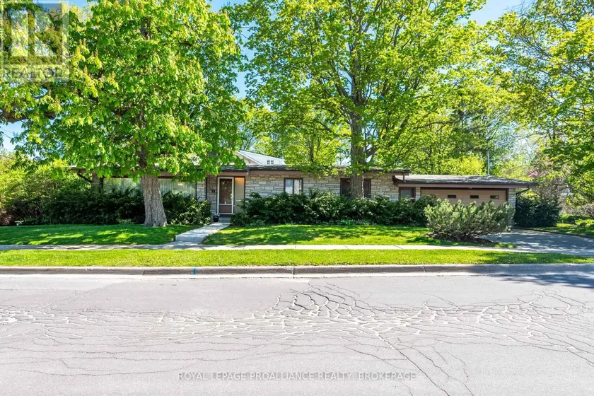 Detached at 2 CHURCHILL STREET, Kingston