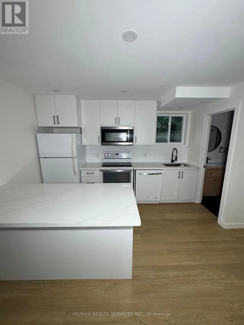 Apartment at 8 - 16 EAST AVENUE, Brantford