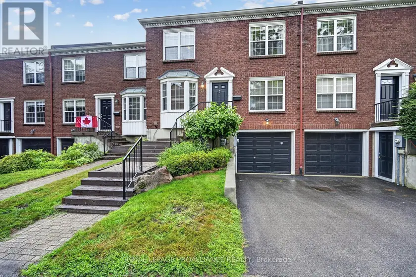 Townhouse at 25 COUNTRY CLUB PLACE, Brockville