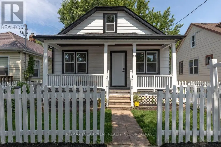 Detached at 95 CHETWOOD STREET, St. Catharines