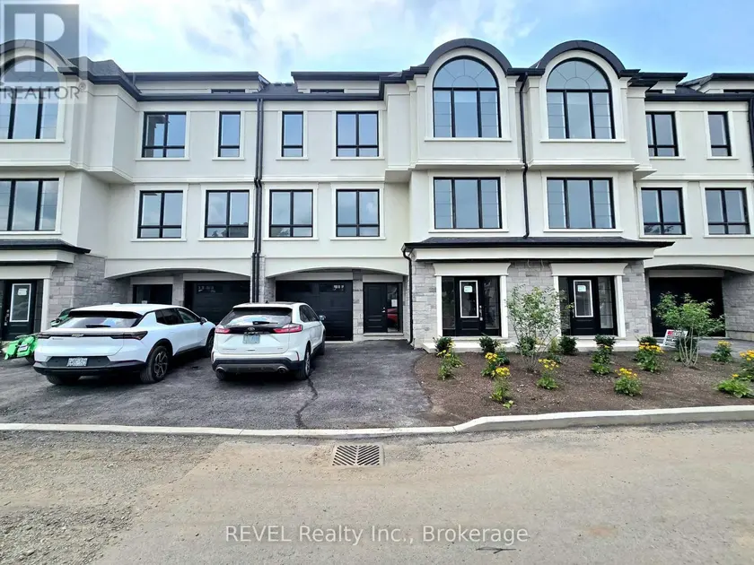 Townhouse at 2 - 15 LAKE STREET, Grimsby