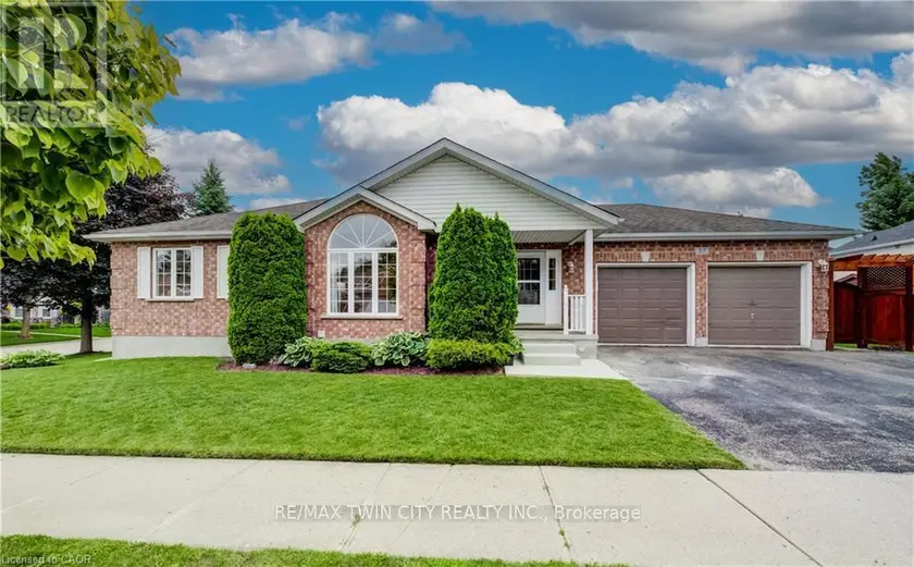 Detached at 27 CHANDOS DRIVE, Kitchener