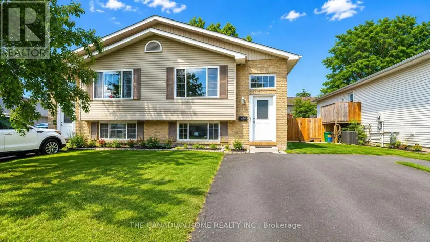 Semi-Detached/Link at 45 OAK STREET, Belleville