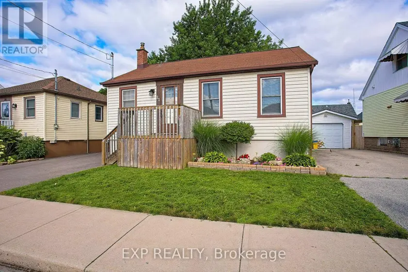 Detached at 22 EAST 11TH STREET, Hamilton