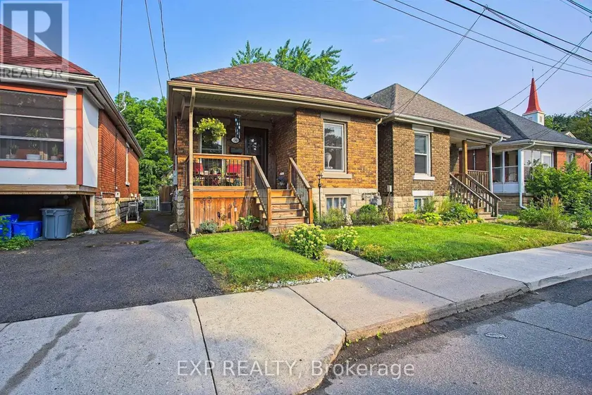 Detached at 34 POPLAR AVENUE, Hamilton