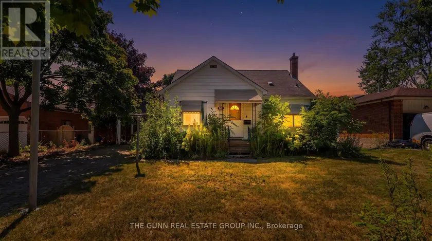 Detached at 931 WILLOW DRIVE, London South