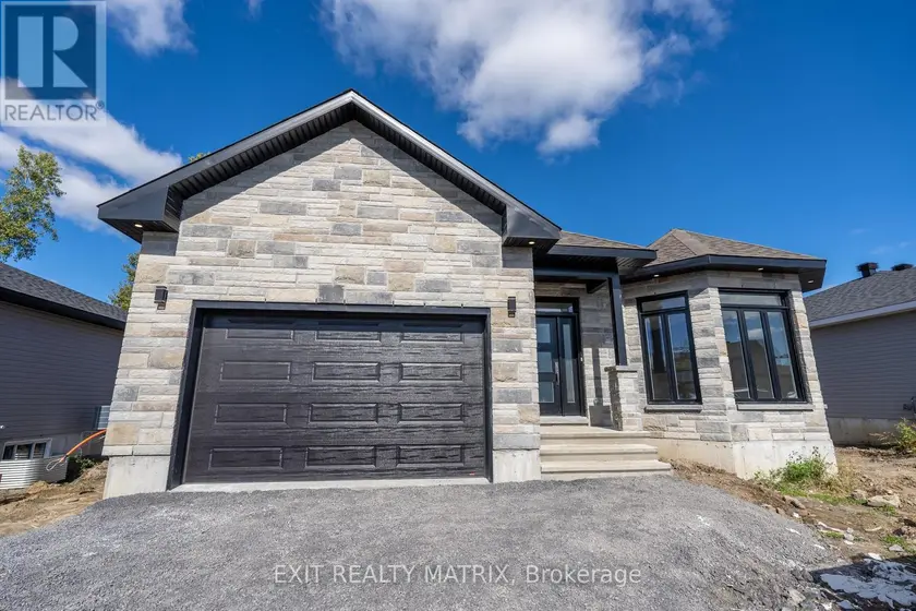 Detached at 21 GLENCO ROAD, South Stormont