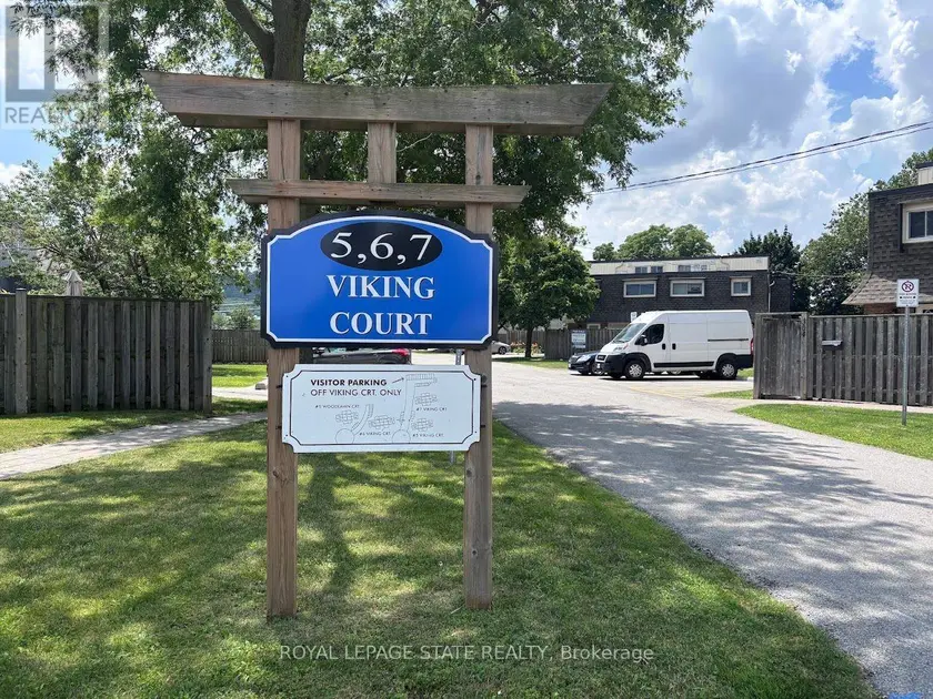 Townhouse at 304 - 5 VIKING COURT, Grimsby