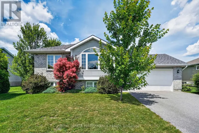 Detached at 79 HICKORY STREET, South Stormont