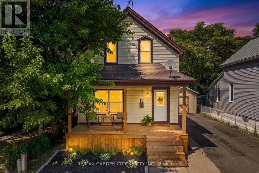 Detached at 13 MAPLE STREET, St. Catharines (Downtown)