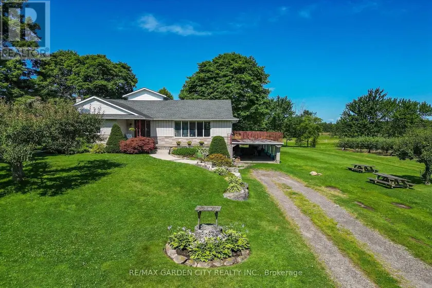 Detached at 134 RUSS ROAD, Grimsby (Grimsby Escarpment)