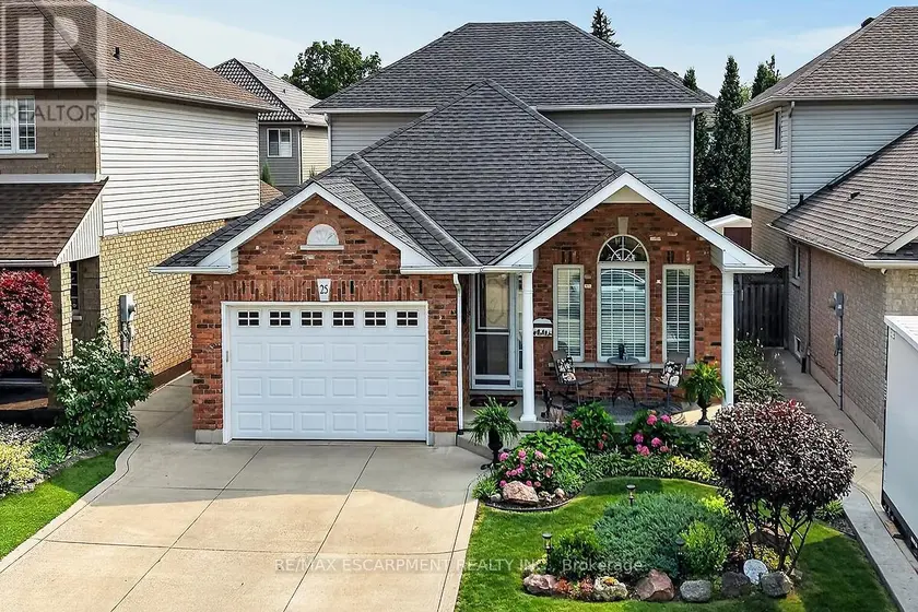 Detached at 25 ERIC BURKE COURT, Hamilton