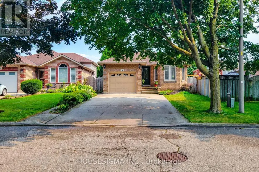 Detached at 4 TREEVIEW COURT, Hamilton