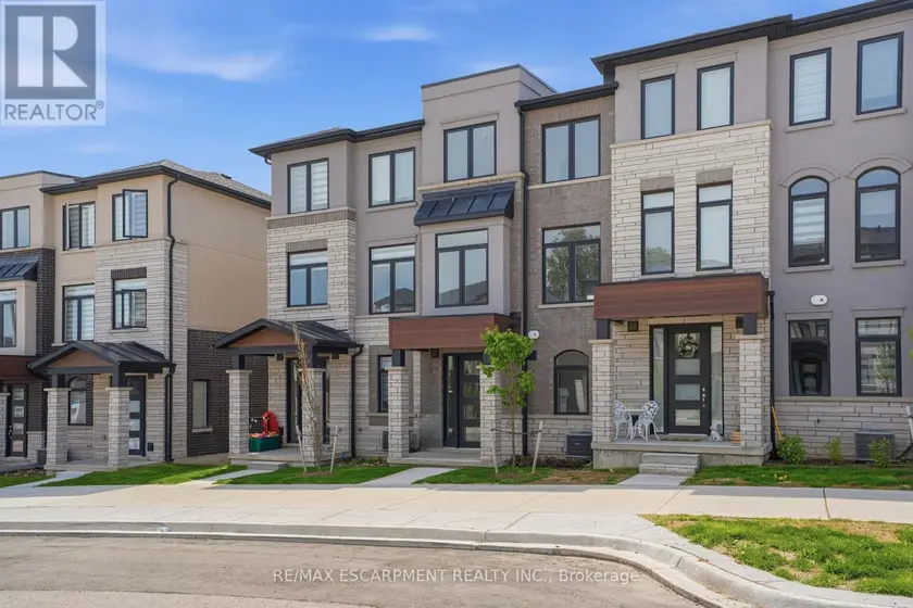 Townhouse at 33 - 155 EQUESTRIAN WAY, Cambridge