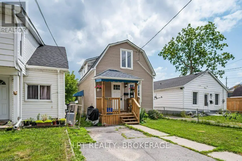 Detached at 13 KINGSCOURT AVENUE, Kingston