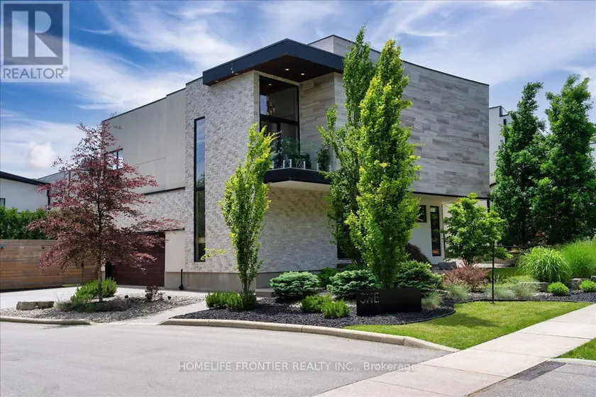 Detached at 1 - 1452 BYRON BASELINE ROAD, London South