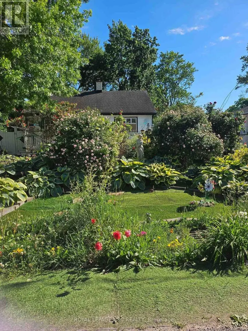 Detached at 7 VERA STREET, St. Catharines