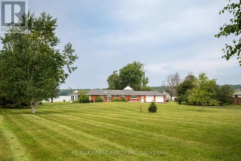 Detached at 32 HOWE ISLAND DRIVE, Frontenac Islands