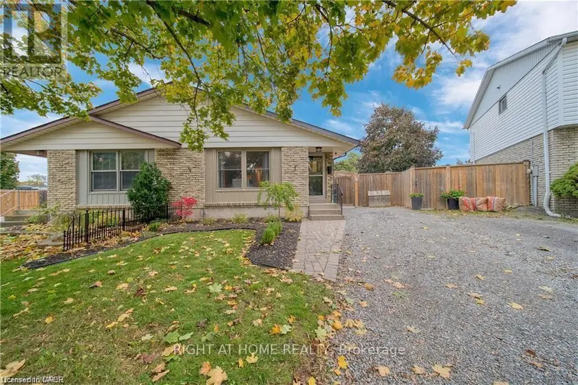 Semi-Detached/Link at 6 BARDADYN COURT, St. Catharines