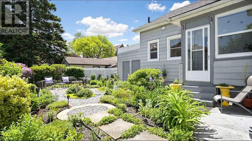 Detached at 81 RICHMOND STREET, Brantford