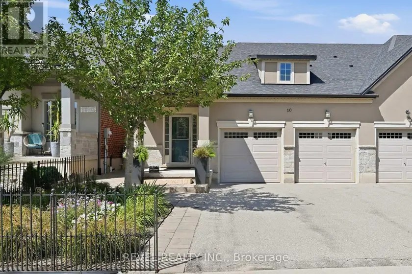 Townhouse at 10 KOPPERFIELD LANE, Hamilton