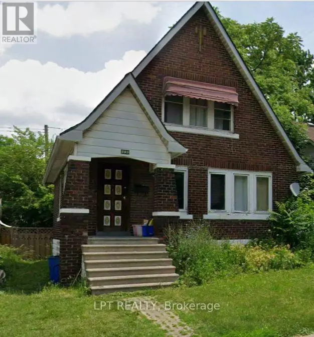 Detached at 916 FELIX AVENUE, Windsor