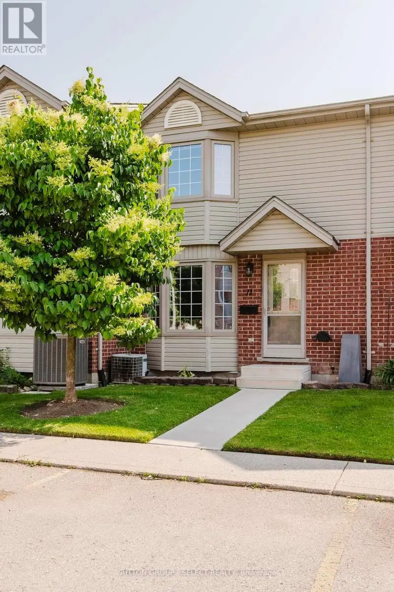 Townhouse at 11 - 151 MARTINET AVENUE, London East