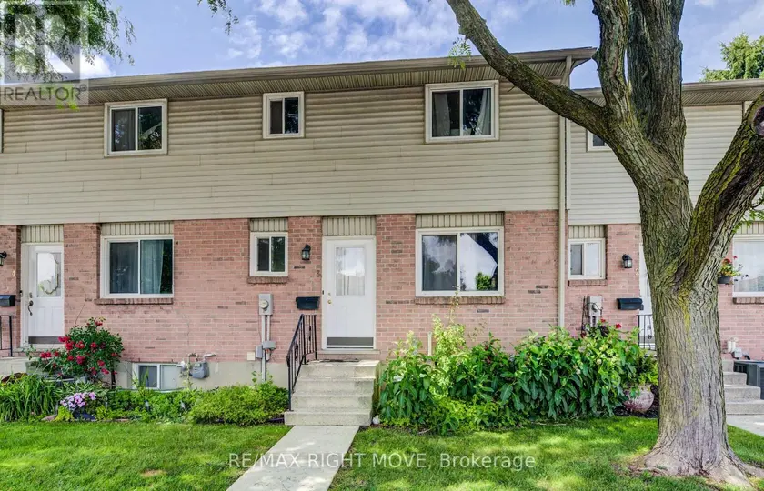 Townhouse at 3 - 486 SPRINGBANK AVENUE N, Woodstock