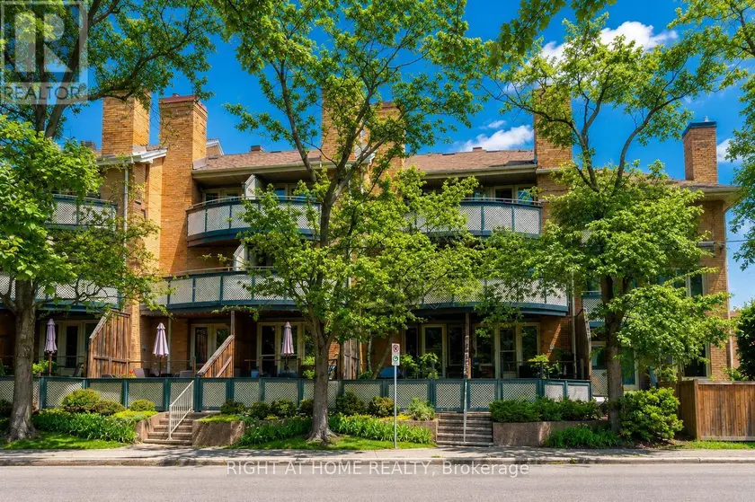Townhouse at 6 - 2 COLUMBUS AVENUE, Ottawa